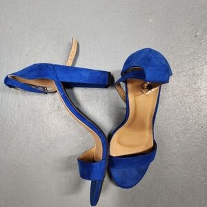 Pretty blue block heel sandal